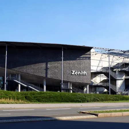 Avec Parking Et Balcon * La Madeleine (Nord)